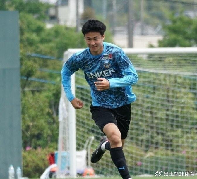 乐竞体育登录入口-19岁边后卫放弃中国籍加入日本籍 名记：国足没弄过来 太可惜了|关德晴|川崎前锋|川崎前锋官方|J联赛|青训_新浪体育_新浪新闻